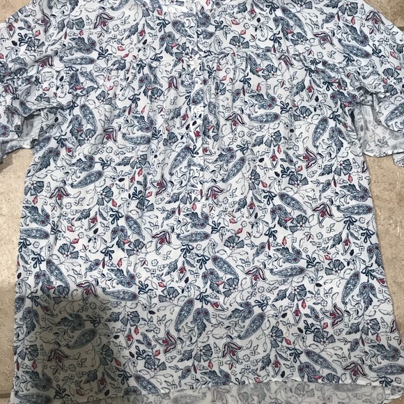 Lauren Conrad NWT floral ruffle sleeve top - Picture 8 of 8